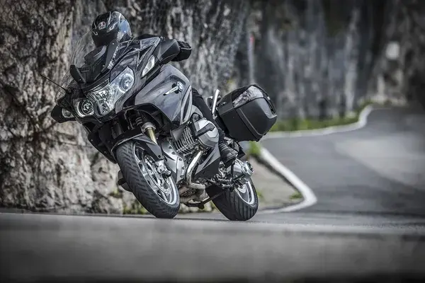Pneu arrière Metzeler Roadtec 01 — vue 3