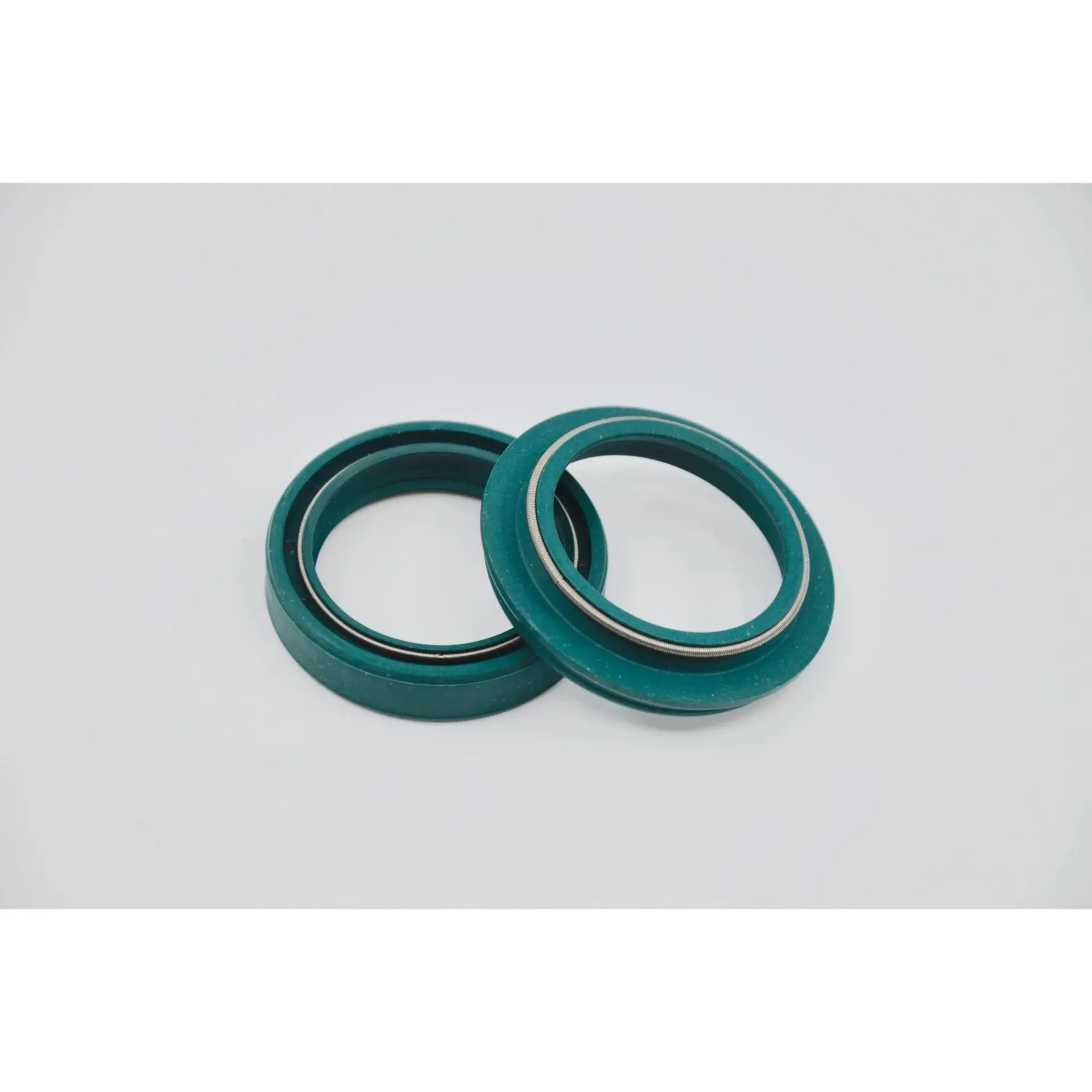 طقم مسكات (جوانات) زيت وحواجز غبار للكوبري SKF Showa KITG-39S — المنظر 2