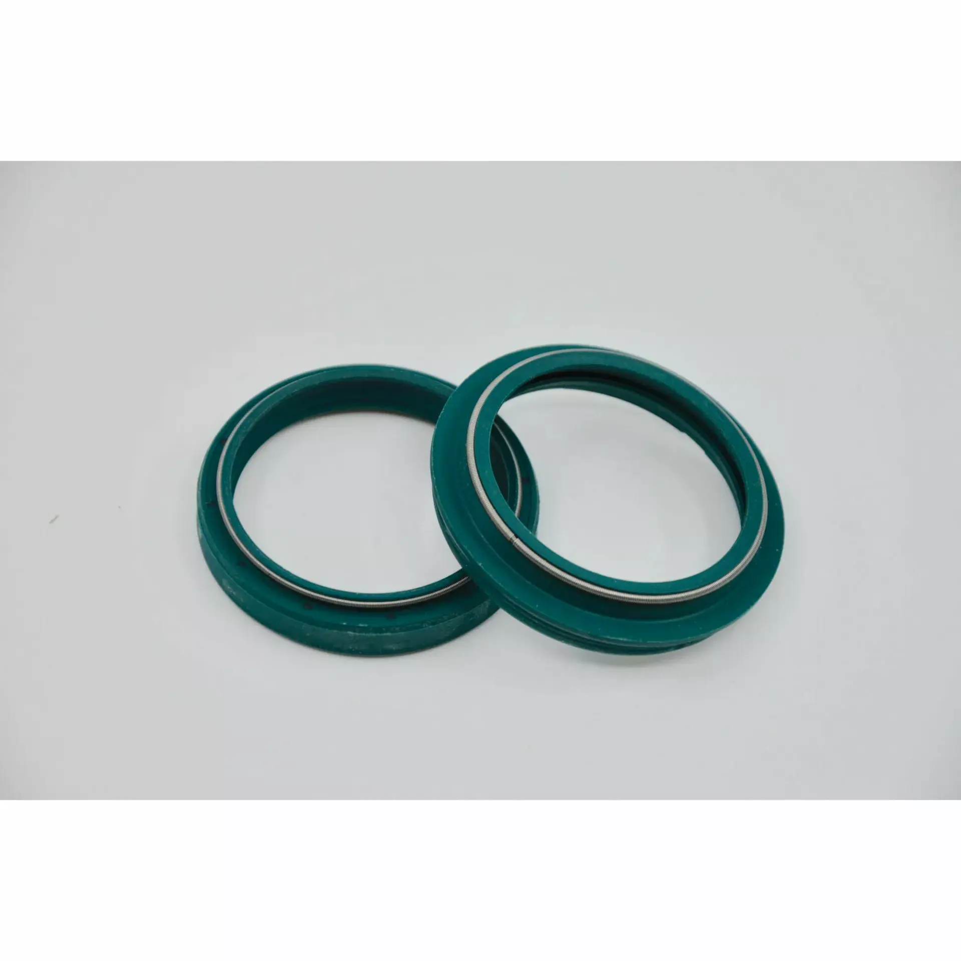 SKF Комплект салник/прахоуловител за амортисьор Showa KIT-48S HD