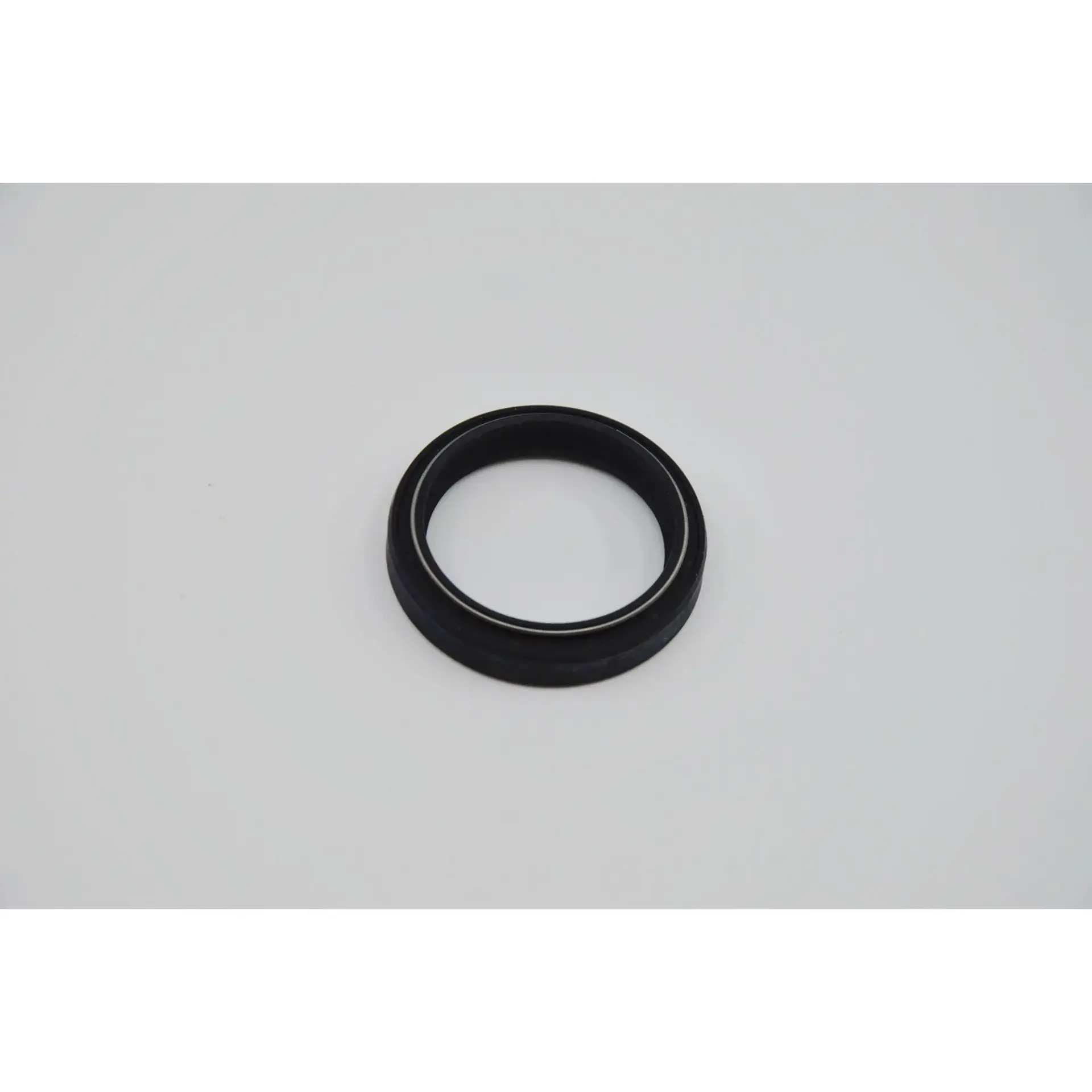 Těsnění vidlice SKF Black Color Showa 43x54x9 distanční podložka 2.00 mm