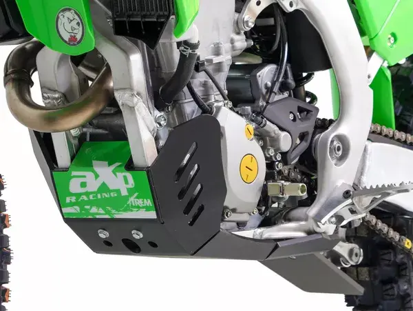 Ochrana spodku motoru Xtrem AXP Racing — pohled 4