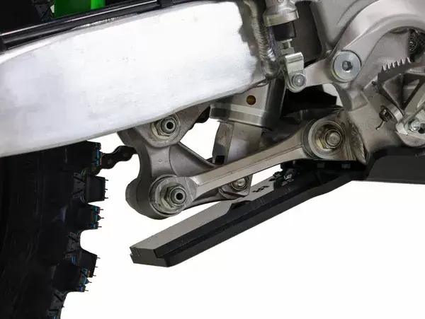 Ochrana spodku motoru Xtrem AXP Racing — pohled 5