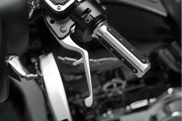 Cần số Trigger Kuryakyn — góc nhìn thứ 2