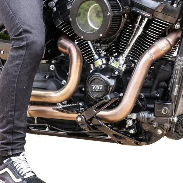 Étrier phanh Arm Brake M8 Softail với điều khiển trung tâm Thrashin Supply Co. — góc nhìn thứ 4