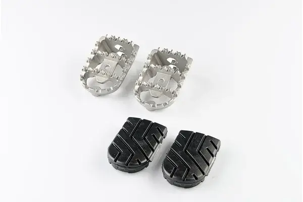 SW-MOTECH Ion 동승자용 발판 — 4번째 뷰