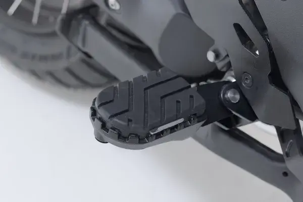 SW-MOTECH 아이온 풋레스트 키트