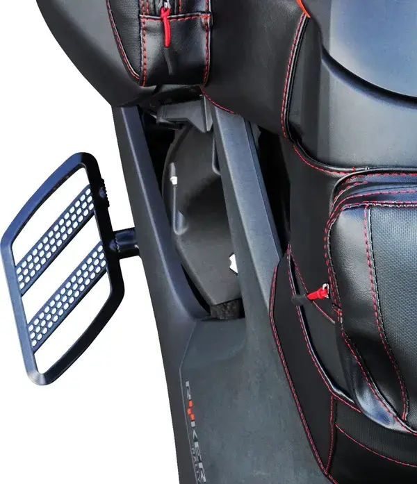Bàn để chân Combat Show Chrome — góc nhìn thứ 3