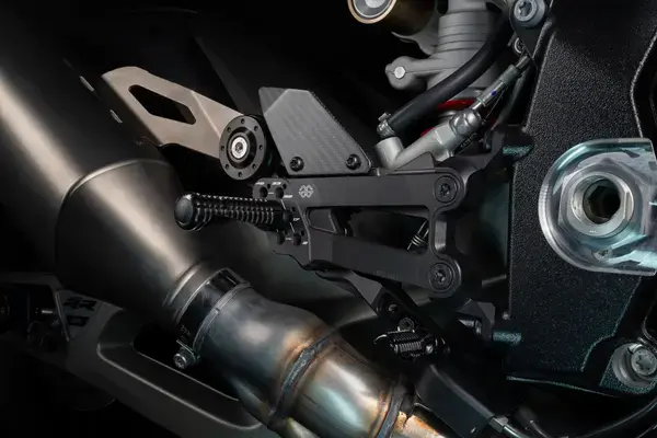 FXR schwarz matt Hinterradrasten BMW Gilles Tooling — Ansicht 3