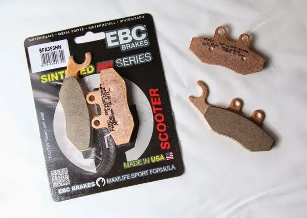 Plaquettes de frein frittées EBC série SFA-HH pour scooter