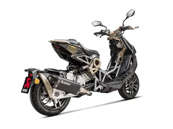 Silencieux Slip-On Line Akrapovic — vue 3