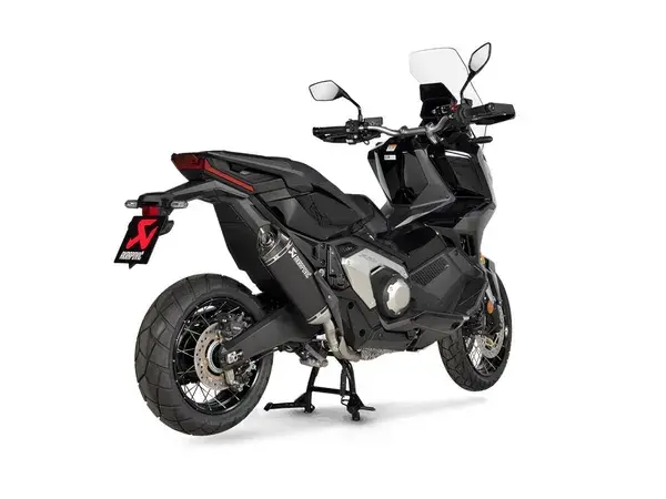 Silencieux Slip-On Line Akrapovic — vue 4