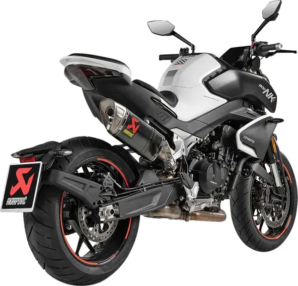 Échappement slip-on AKRAPOVIC carbone/titane CF/Ti CFMOTO 8