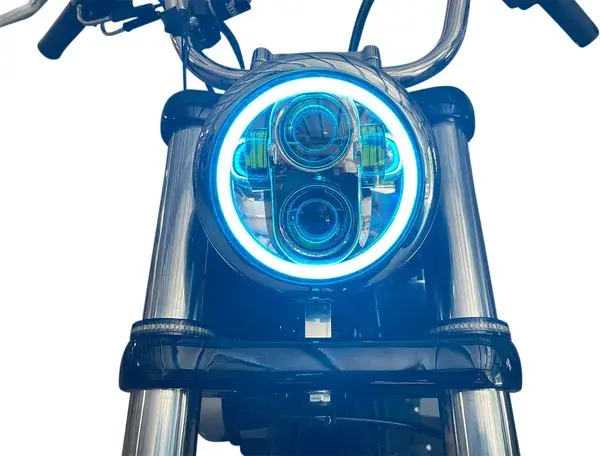 Đèn Pha LED ProGLOW với vòng halo đổi màu CUSTOM DYNAMICS — góc nhìn thứ 4