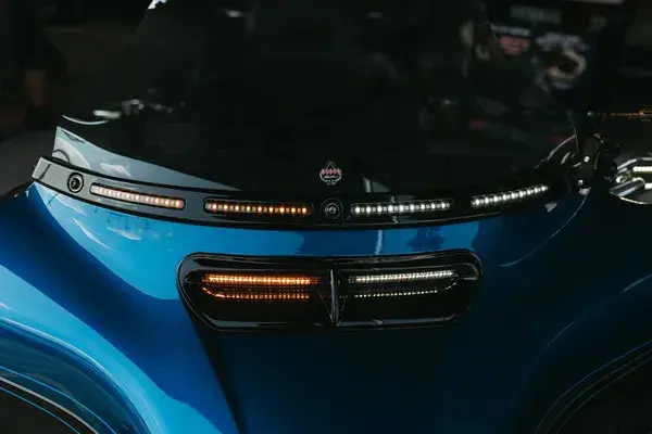 إدراج تهوية كاور باتوينج متكامل مع إضاءة LED ديناميكية Genesis Custom Dynamics — المنظر 3