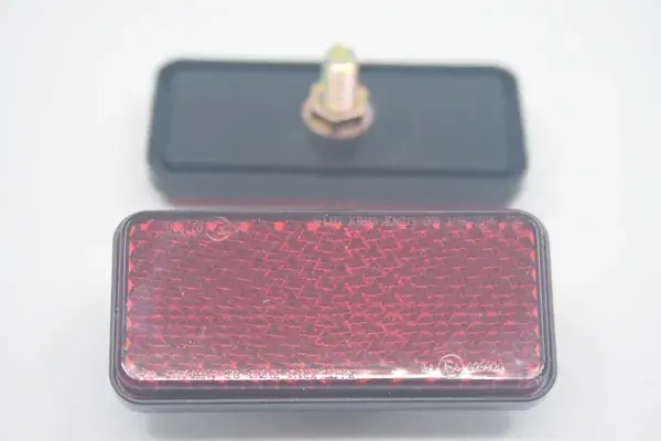 Réflecteur avec vis homologué e-marked RD PARTS EUROPE
