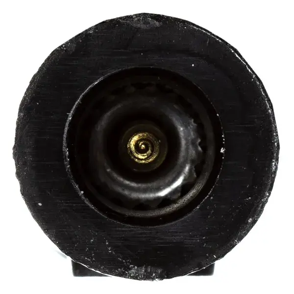 Rušivý kryt svíčky NGK Spark Plugs — pohled 2