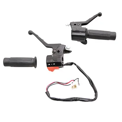 Paire de poignées de gaz-frein pour Peugeot 103 MVL-SP ancien modèle avec commodo klaxon et clignotant P2R