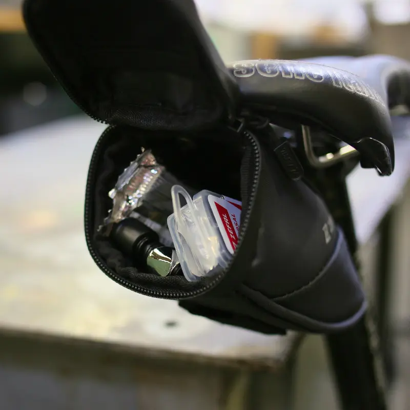 ゼファル アイアンパック 0.5L ブラック バイク用サドルバッグ — 第5ビュー