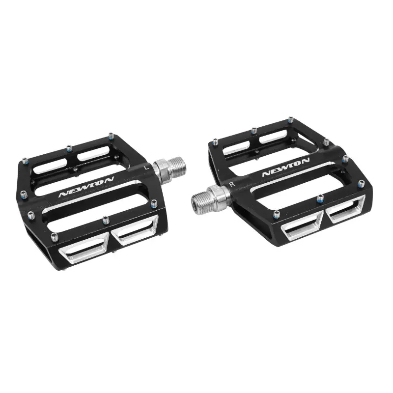 Pédales VTT plateforme descente Newton noir à roulements alu CNC filetage 9-16 avec picots argent (paire) 108x98 mm