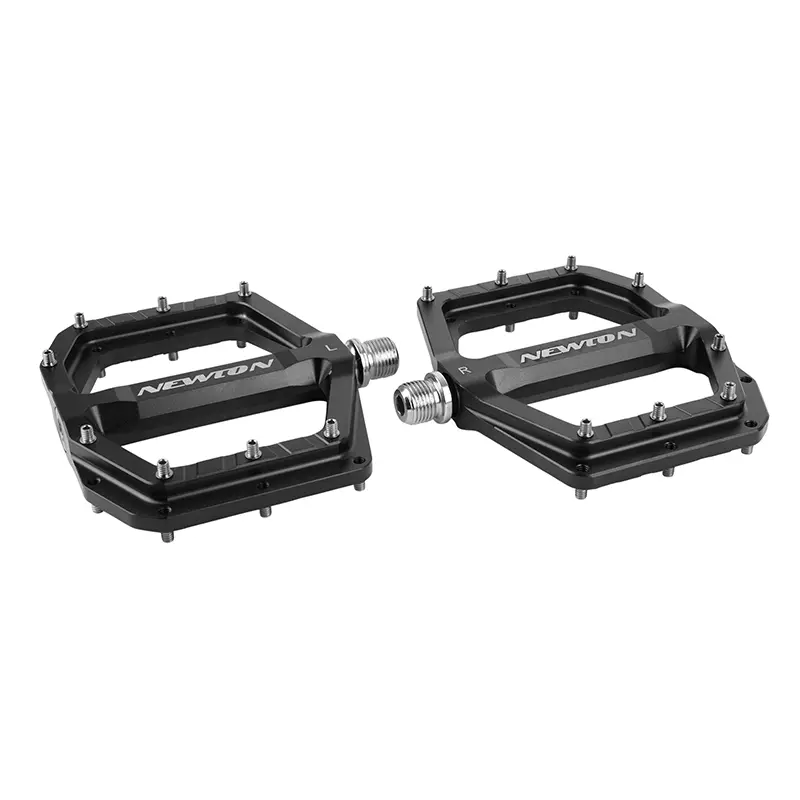 Pédales VTT plateforme descente Newton noir à roulements alu CNC filetage 9-16 avec picots argent démontable 120x108mm (paire)