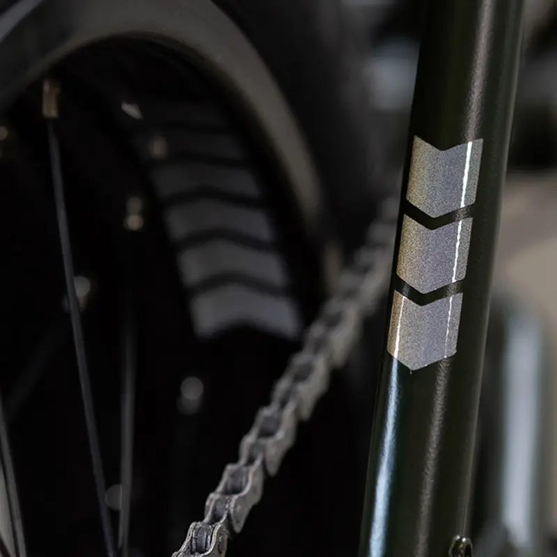 Bisiklet ve kask için yansıtıcı çıkartma ok-şevron desenli gri Reflective Berlin — 3. görünüm