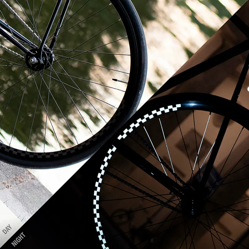 Reflektierender Aufkleber für Fahrradfelge Höhe 20 mm Muster Schachbrett weiß Reflective Berlin — Ansicht 3
