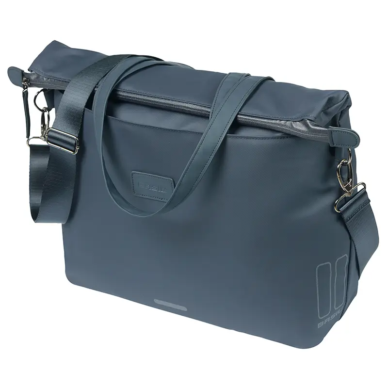 Boční zadní cyklistická brašna taška na notebook Basil manhattan voděodolná tmavě modrá pravý-levý 12L uchycení hook on (12X38X30CM) skládací uzavírání proti dešti