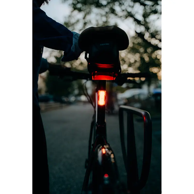 Fahrradbeleuchtung USB hinten auf Sattelstütze Zéfal Vision R20 Lumen schwarz — Ansicht 5