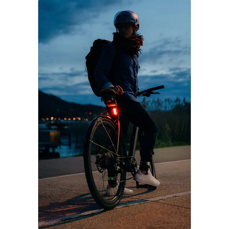 Fahrradbeleuchtung USB hinten auf Sattelstütze Zéfal Vision R20 Lumen schwarz — Ansicht 6