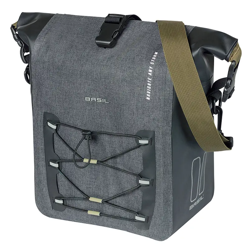 Seitliche Fahrrad-Gepäcktasche Basil Navigator Storm Fahrradtour wasserdicht 12-15L schwarz Befestigung Mik Hooks am Gepäckträger (36X14X25CM) mit Griff und Schulterriemen Rollverschluss