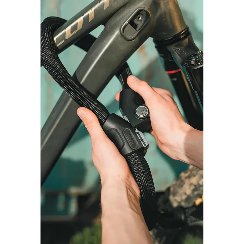 قفل دراجة سلسلة بمفتاح Abus Infinity Loop 1806 قطر 6 مم طول 140 سم مع قفل مدمج مستوى أمان 6 — المنظر 7