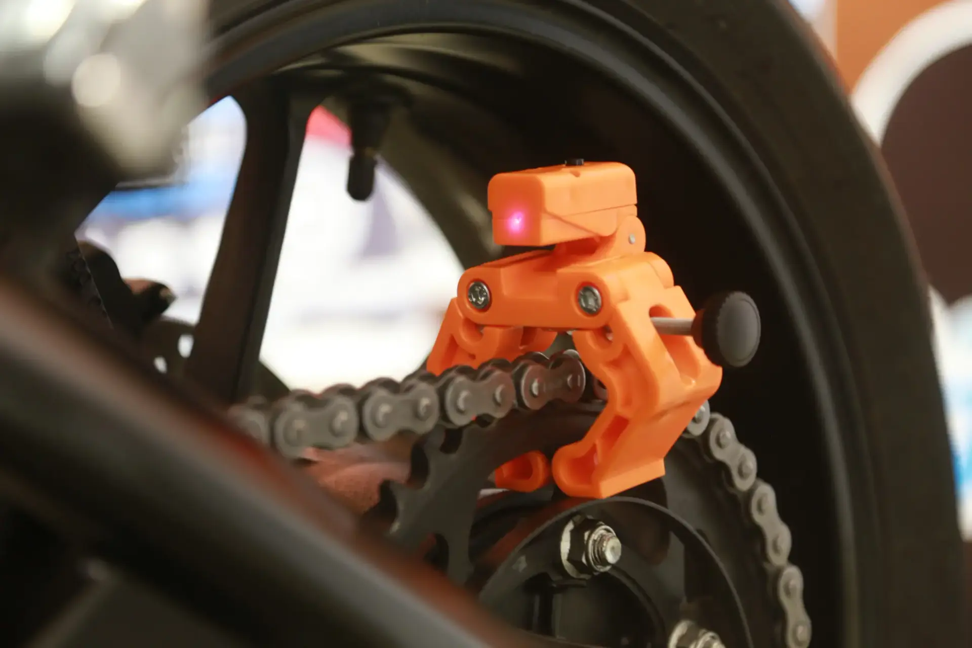 Tru-Tension Laser-Kettenspannwerkzeug für Motorrad- und Rollerketten — Ansicht 3