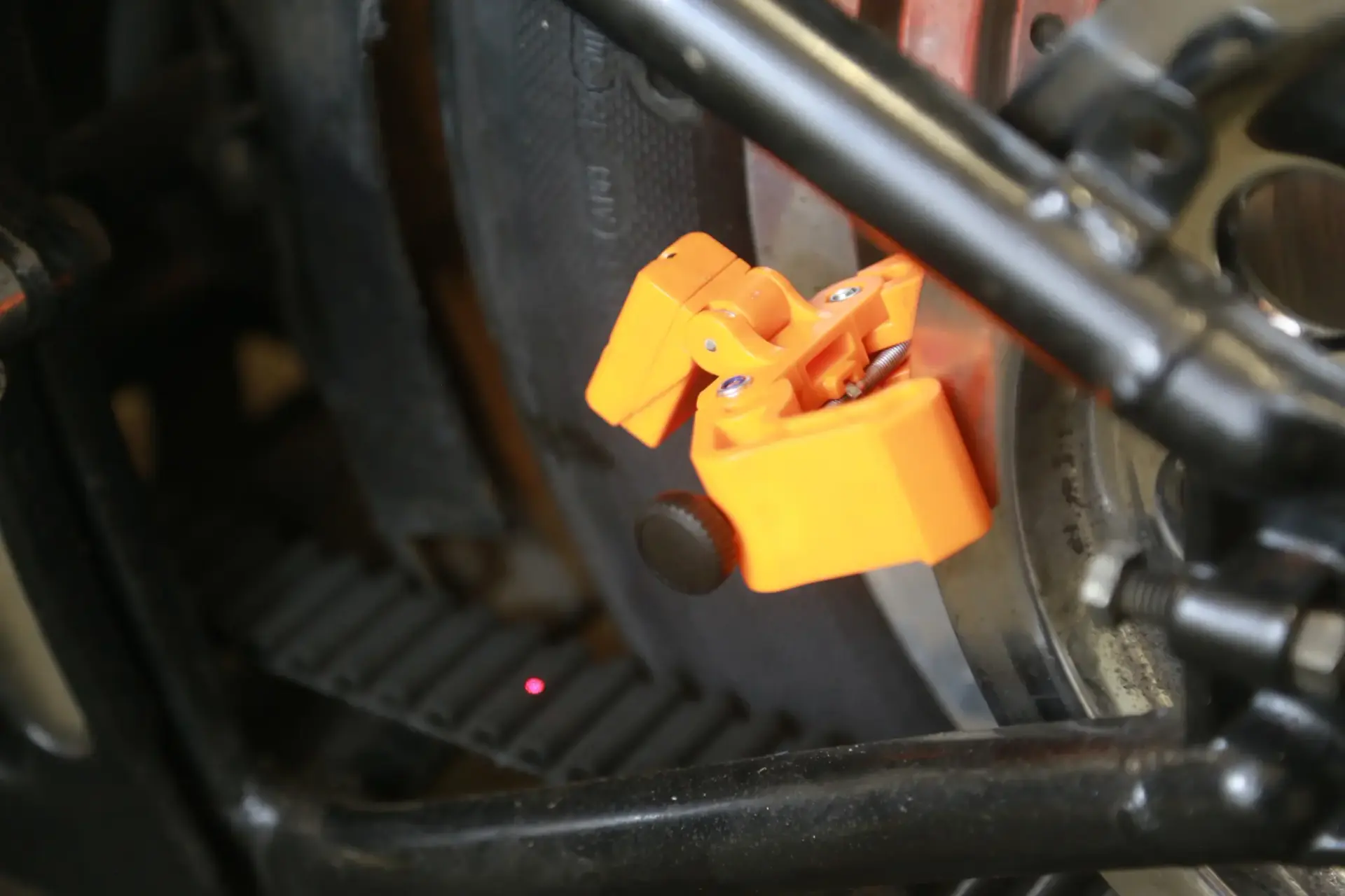 Tru-Tension Laser-Kettenspannwerkzeug für Motorrad- und Rollerketten — Ansicht 4